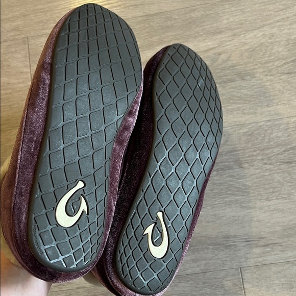 OLUKAI Ku'una Lanui Genuine Shearling Slippers Sz 8